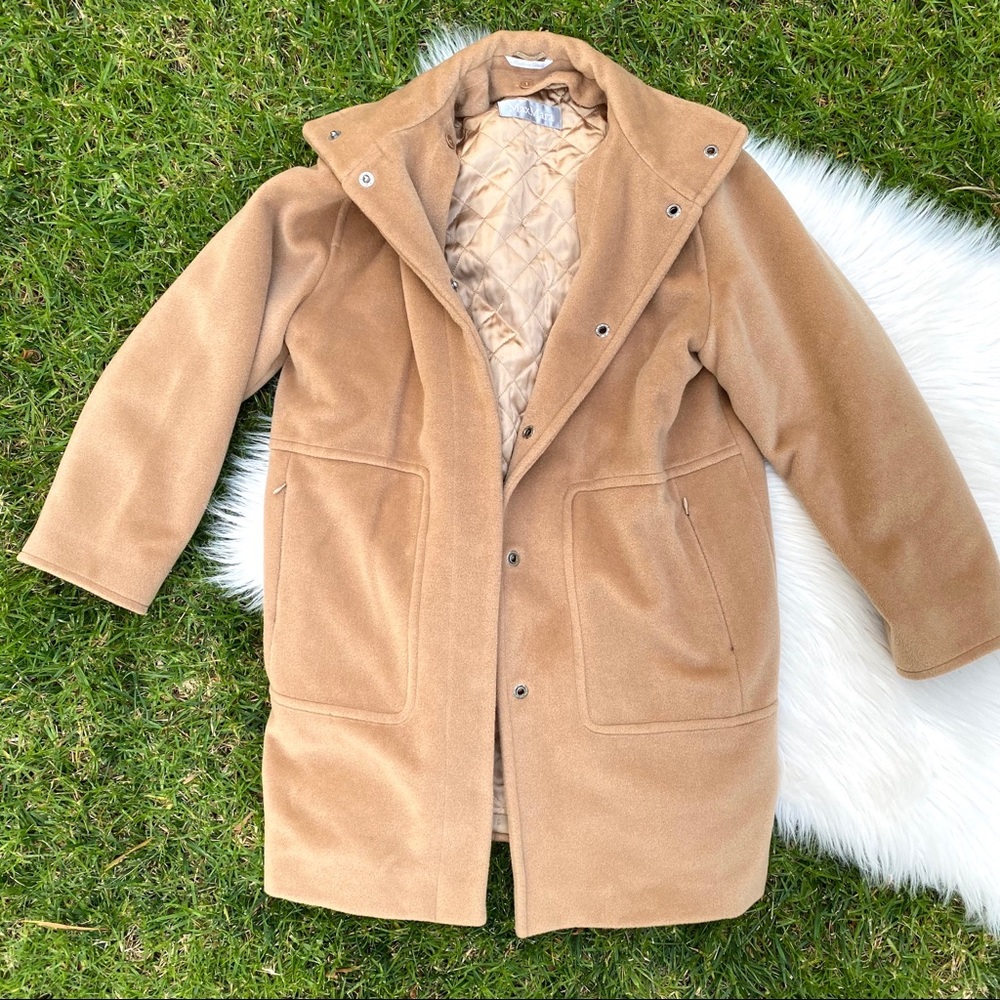 Hold MaxMara cozy camel long trench coat - Picture 4 of 8